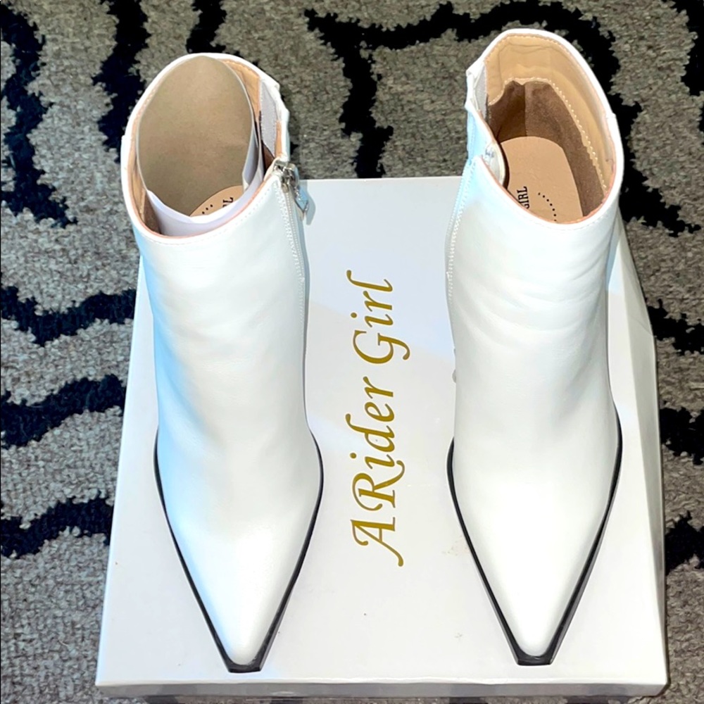 A Ryder Girl White booties size 8